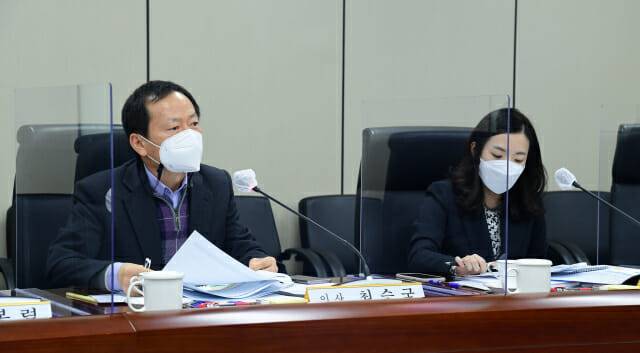 한전 ESG위원회 최승국 이사(왼쪽), 방수란 이사(오른쪽). 사진=한국전력공사