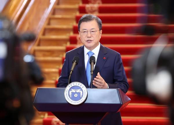 문재인 대통령이 지난 1월 11일 청와대에서 신년사를 하고 있다./연합뉴스