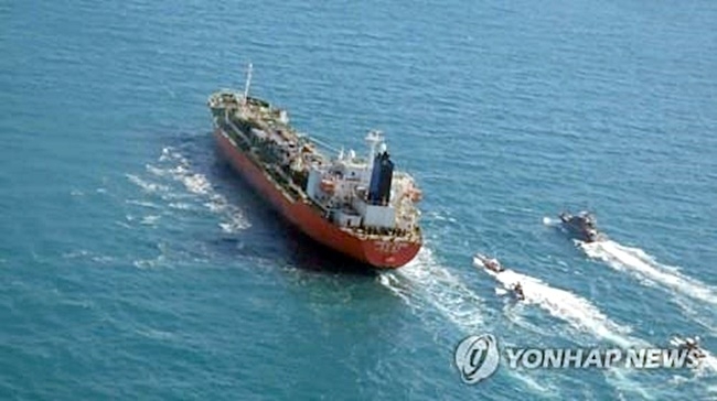 ▲4일 호르무즈 해협에서 나포된 한국케미호. 사진=AP, 연합뉴스