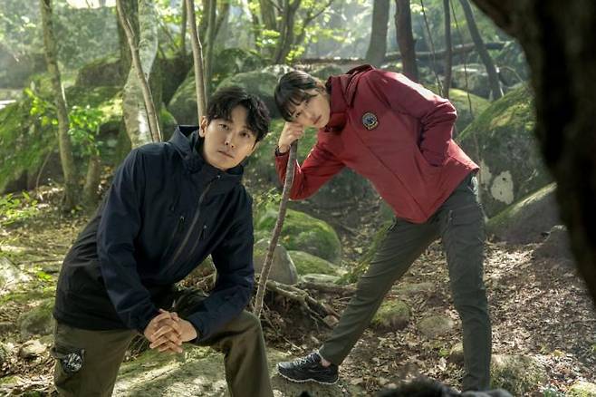 tvN 드라마 '지리산'(극본 김은희/ 연출 이응복)은 광활한 지리산의 비경을 배경으로 산을 오르는 사람들의 이야기를 담아내는 미스터리물이다./사진=tvN 제공