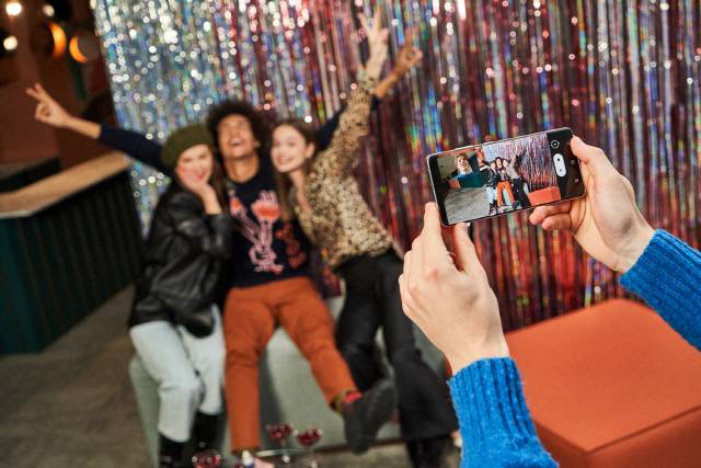 갤럭시S21울트라는 전·후면 카메라 동시 촬영 등 다양한 촬영 기능을 제공한다. /사진제공=삼성전자