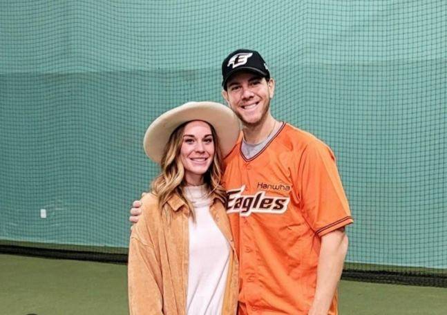 ▲ 수술한 팔꿈치 상태를 자신하고 있는 닉 킹엄 ⓒ킹엄 SNS 캡처