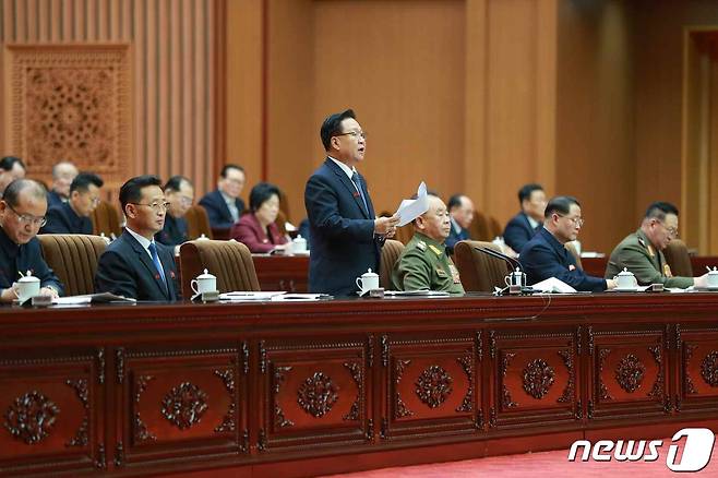 (평양 노동신문=뉴스1) = 북한 노동당 기관지 노동신문은 18일 최고인민회의 개최 소식을 보도했다. 이번 회의는 제8차 당 대회 후속 조치 마련 차원에서 열렸으며 하루 만에 폐막했다. [국내에서만 사용가능. 재배포 금지. DB 금지. For Use Only in the Republic of Korea. Redistribution Prohibited] rodongphoto@news1.kr