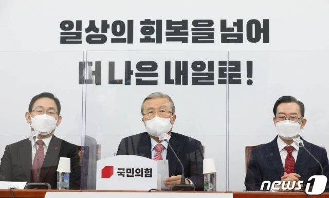 김종인 국민의힘 비상대책위원장이 18일 오전 국회에서 열린 비상대책위원회의에서 모두발언을 하고 있다.