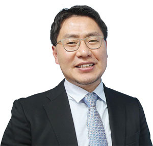 이성현미국 하버드대 석사, 중국 칭화대 국제커뮤니케이션 박사, 전 스탠퍼드대 아·태연구소 팬택펠로, 전 잘츠부르크 글로벌 펠로, 현 세종연구소 연구위원