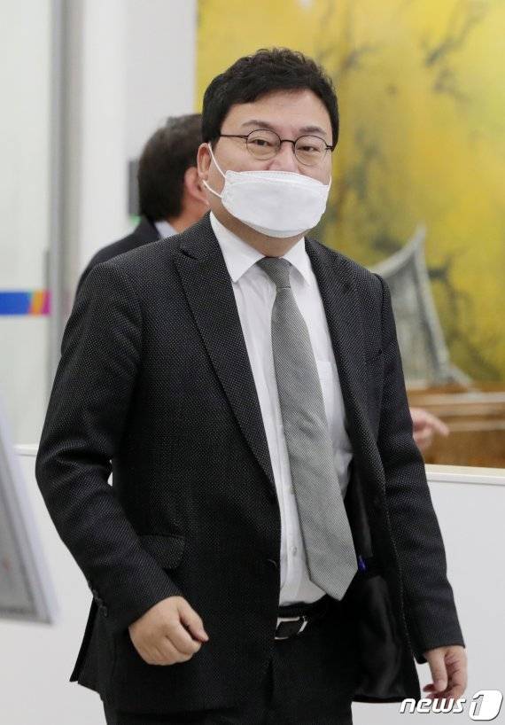이상직 의원이 27일 전북 전주시 전주지방법원에 출석하고 있다. 2020.11.27 /뉴스1