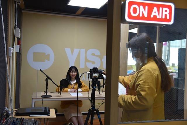 용인시처인노인복지관(관장김기태)은 ‘YIS 방송국’을 개국하여 18일(월) 10시 복지관 유튜브를 통해 ‘뉴스 콘텐츠’를 새롭게 선보였다고 18일 밝혔다. / 사진제공=용인시처인노인복지관