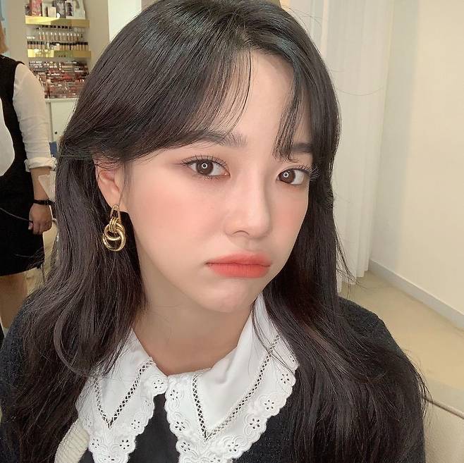 Singer and Actor Kim Se-jeong, a group from Gugudan, expressed regrets ahead of the last episode of OCN Saturday Dramas Wonderful Rumors.Kim Se-jeong posted a photo on January 17th with an article entitled The next time you give it ....Kim Se-jeong in the public photo looked at the camera with a look full of regret.The netizen also expressed his regrets and desires for Season 2 such as The next week is the last ... Wonderful rumor and now look at it.Kim Se-jeong said, Now I know you are surprised, but believe me and follow me. It is not like that!# Wonderful rumor and reassured viewers.On the other hand, OCN said, We have got off under mutual consultation because we have different opinions about the second half of the series with the artist.The writer, who is a wonder rumor, got off after writing the play from the first to the 12th, and the 13th script broadcast on January 16 was written by director Yoo Sun-dong.The script will be written by Kim Sae-bom.