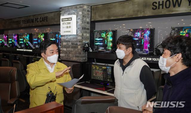 [제주=뉴시스] PC업체를 방문한 원희룡 제주지사.