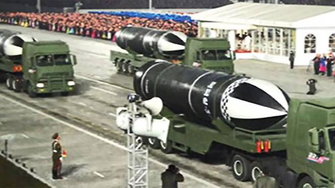 북한은 지난 14일 평양 김일성광장에서 노동당 8차대회를 기념하는 열병식을 진행했다.