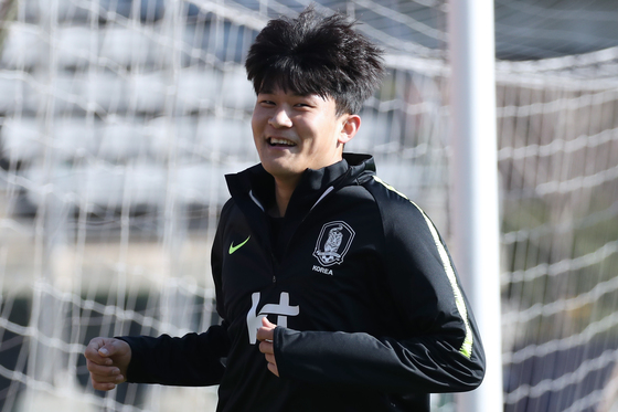 한국 축구대표팀 수비수 김민재는 최근 잉글랜드 첼시와 토트넘 홋스퍼로부터 관심을 받고 있는 것으로 알려졌다. /사진=뉴스1