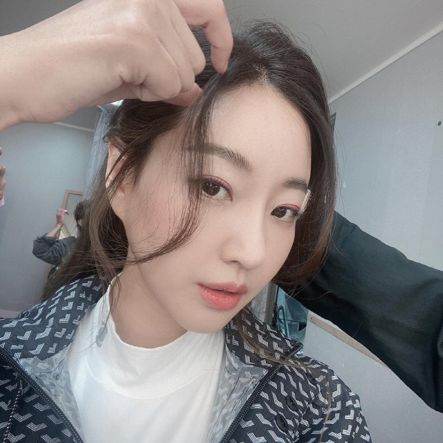 Actor Kim Sa-rang flaunts doll Beautiful looksKim Sa-rang posted a picture on his 20th day with his article Pink Shadow ~ Spring is coming through his instagram.In the public photos, Kim Sa-rang, who is shooting advertisements, was shown.Kim Sa-rang, who made a pink makeup, boasts beautiful looks while believing even in his 20s.Kim Sa-rangs lovely cat statue Beautiful looks stand outKim Sa-rang also posted a video of him wearing golf wear, which caught his eye with a slim figure on his small face.On the other hand, Actor Kim Sa-rang is appearing on the end TV ship Revenge on the 17th.