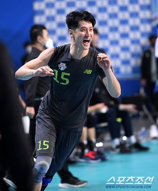 프로배구 남자부 우리카드와 현대캐피탈의 경기가 20일 장충체육관에서 열렸다. 현대캐피탈 문성민이 공격을 성공한 후 환호하고 있다. 장충체=허상욱 기자 wook@sportschosun.com/2021.01.20/