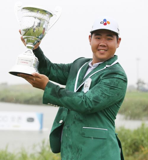 김주형은 지난해 7월 KPGA 군산CC오픈에서 코리안투어 최연소 챔프(18세 21일)에 올랐다.