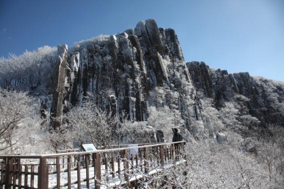 광주광역시는 무등산권 유네스코 세계지질공원이 국내 최초로 '지오푸드(GEOfood)' 네트워크에 가입했다고 20일 밝혔다. 사진은 무등산 서석대 전경.