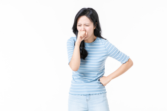 기침할 때 ‘컹컹’ 소리가 난다면 급성폐쇄성후두염을 의심해볼 수 있다./사진=클립아트코리아