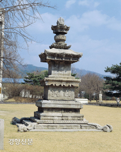 1957년 이후 복원되었던 지광국사 현묘탑. 그러나 워낙 상태가 좋지 않아 재복원이 결정되었다.|국립문화재연구소 제공