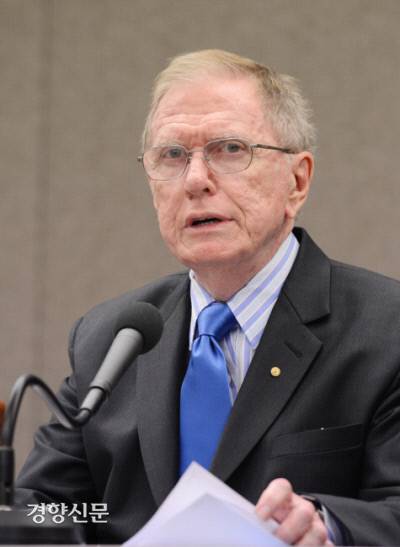 2013년 8월27일 당시 유엔 북한인권조사위원회 위원장이었던 마이클 커비가 서울 중구 한국프레스센터에서 북한 인권실태 조사 관련 기자회견을 하고 있다. 경향신문 자료사진