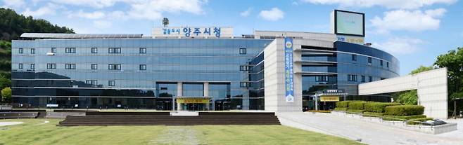 양주시(시장 이성호)는 대중교통 소외지역에 거주하는 시민들의 이동권 보장과 교통편익 증진을 위한 감동택시 대상지를 추가 확대해 운영한다고 20일 밝혔다. / 사진제공=양주시