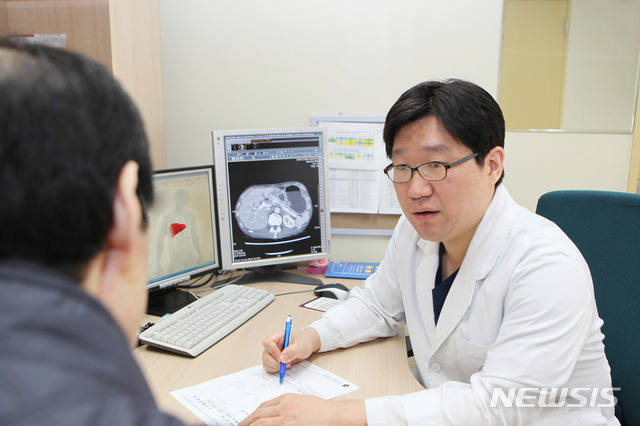 [서울=뉴시스] 고려대구로병원 이식혈관외과 박평재 교수. (사진= 고려대구로병원 제공) photo@newsis.com