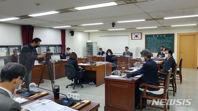[청주=뉴시스] 인진연 기자 = 충북도의회 388회 임시회 1차 교육위원회 모습. (사진=충북도의회 제공) 2021.01.20 photo@newsis.com