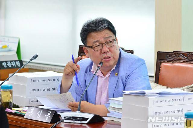 【서울=뉴시스】 홍성룡 서울시의원. 2019.08.01. (사진=서울시의회 제공)