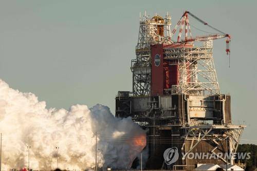 SLS 코어스테이지 지상 연소시험 [NASA/AFP=연합뉴스]