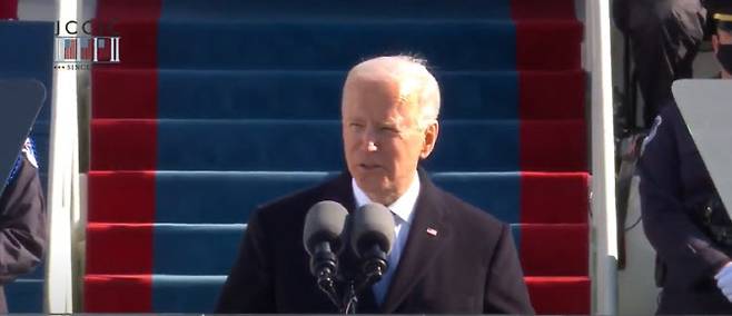 조 바이든 대통령 당선인이 20일(현지시간) 미국 워싱턴DC 연방 의사당 야외무대에 설치된 취임식장에서 연설하고 있다. (출처=취임식 실황 캡처)