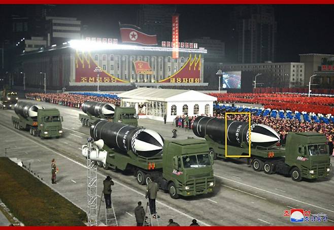 1월 14일 북한 8차 당 대회 기념 열병식