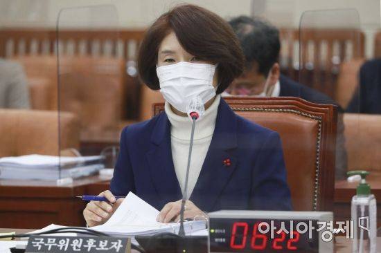 한정애 환경부장관 후보자가 20일 국회 환경노동위원회에서 열린 인사청문회에 출석, 의원들 질의에 답변하고 있다./윤동주 기자 doso7@