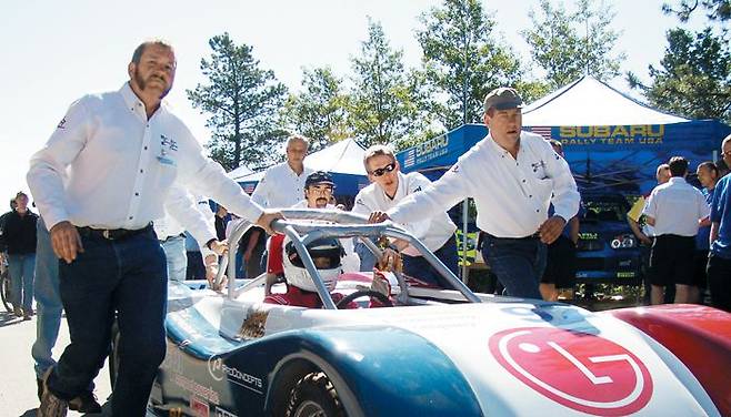 2003년 7월 미국에서 열린 Pikes Peak International Auto Rally의 모습.
