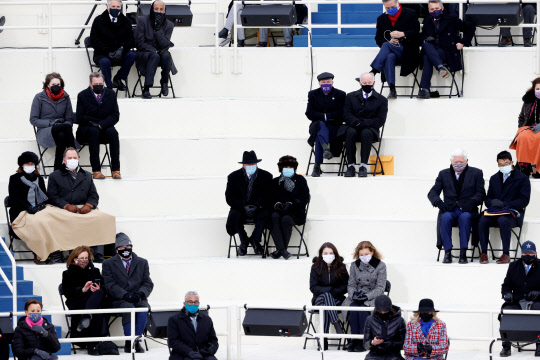 Social distancing audience during the inauguration of Joe Biden as the 46th President of the United States on the West Front of the U.S. Capitol in Washington, U.S., January 20, 2021. REUTERS/Brendan McDermid     TPX IMAGES OF THE DAY
