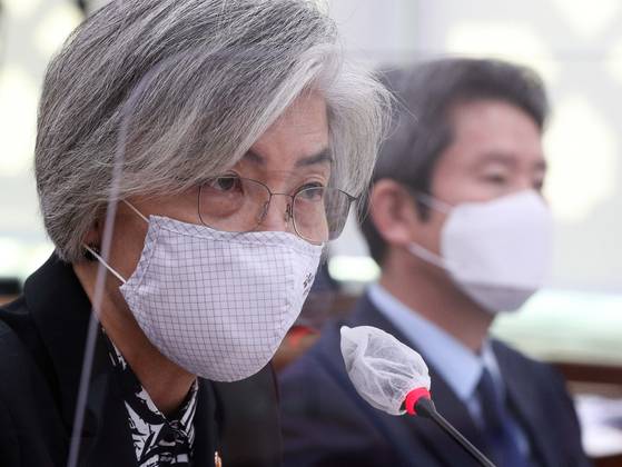 Outgoing Foreign Minister Kang Kyung-wha answers questions from lawmakers at the National Assembly. [OH JONG-TAEK]