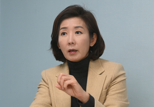 나경원 전 국민의힘 의원이 4월 서울시장 보궐선거 출마를 결심하게 된 계기를 설명하고 있다.  신창섭 기자