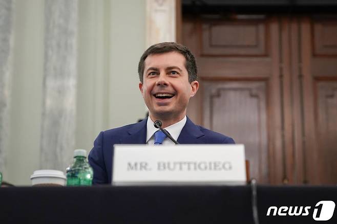 피터 부티지지 미국 교통장관 지명자가 21일(현지시간) 워싱턴 의사당의 상원 인준 청문회에 참석을 하고 있다. © AFP=뉴스1 © News1 우동명 기자