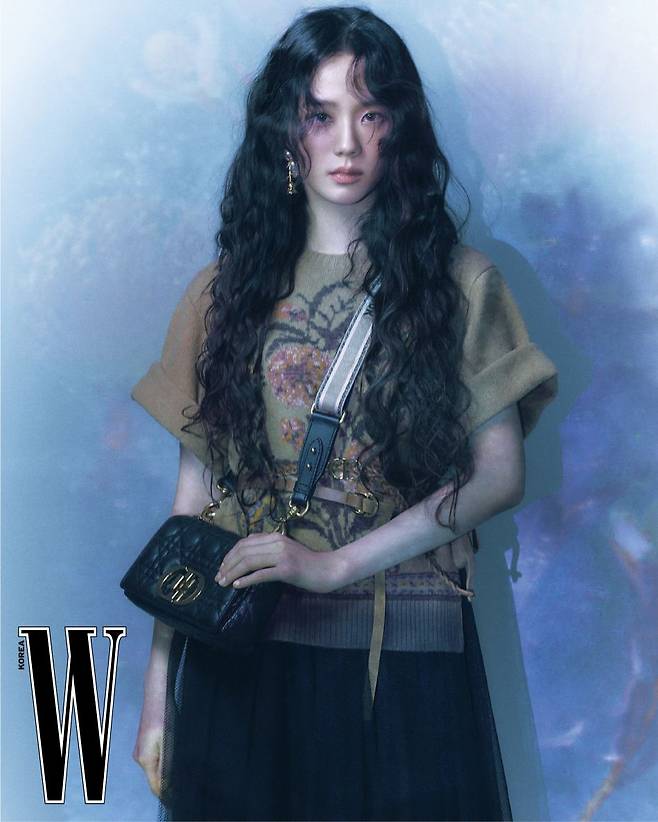 블랙핑크 지수, 디올 여성 2021 봄 여름 레디-투-웨어 더블유 코리아 패션 화보 공개