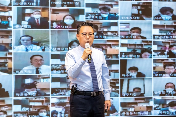송종욱 광주은행장이 22일  ‘2021년 1분기 경영전략회의’를 개최하고 있다./광주은행