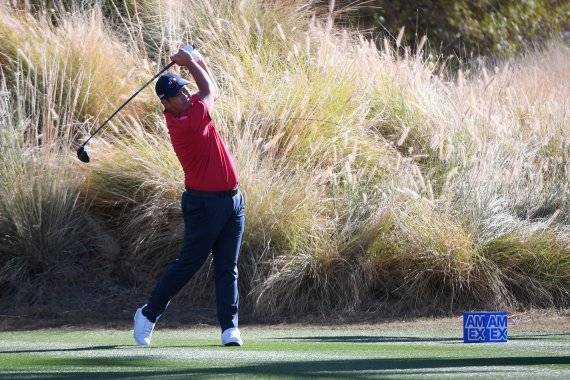 22일(한국시간) 미국 캘리포니아주 라킨타의 PGA 웨스트 니클라우스 토너먼트 코스에서 열린 PGA투어 아메리칸 익스프레스 1라운드에서 선두에 1타 뒤진 2위에 자리한 안병훈이 18번홀에서 티샷을 날리고 있다. /사진=뉴스1 외신화상