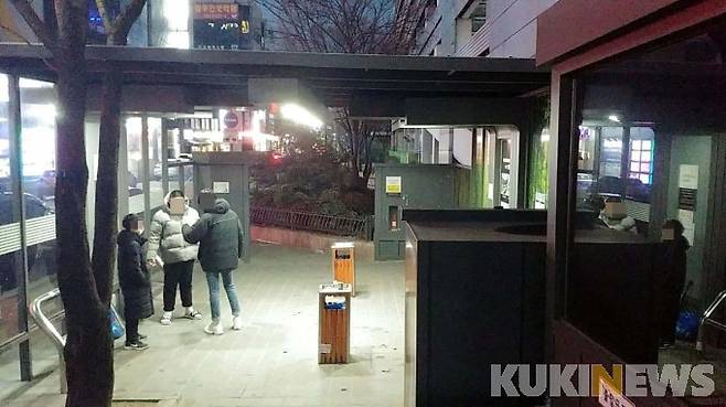 지난 20일 강원 원주시 단계택지 시외버스터미널 야외 흡연부스.