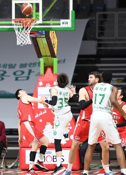 두경민의 버저비터 
[KBL 제공]