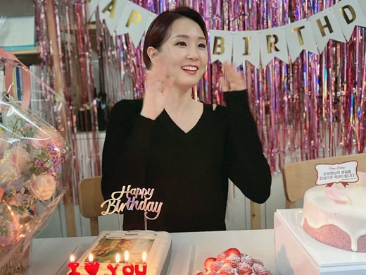 Candlelight off in celebration, colleagues say, Happy, Ive been better than I was 19.Oh Jin-yeon told Instagram on the 22nd, I am deeply grateful to all those who celebrated my birthday with my heart, by direct, telephone, tok, comment, and heart for the last birthday of my 30s!Thank you so much. # Living together I feel like my 39th birthday is much more happy than my 19th and 29th birthdays. I want to tell myself that I have been living with myself.# Fighting_Lets go to # Happy. Oh Jin-yeon was born on January 18, 1983, and turned thirty-nine this year at our age. Photograph is a certified photo of Oh Jin-yeons cakes on this birthday.It also features a picture of Oh Jin-yeon with a excited look, and Oh Jin-yeon, who also revealed a picture of her turning off Candlelight on her birthday cake in the applause of her colleagues.Netizens responded by saying, Happy Birthday.