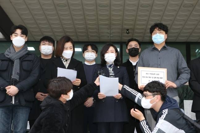 부산대 항의 방문 한 청년의힘. 연합뉴스