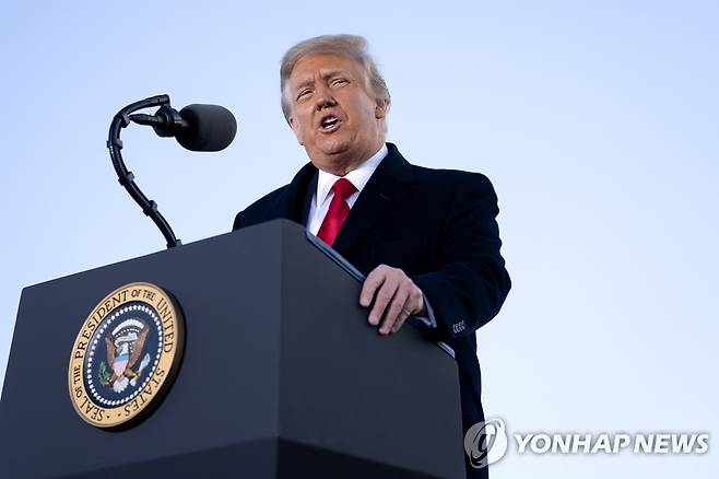 20일 워싱턴DC를 떠나며 고별연설하는 트럼프 [EPA=연합뉴스]