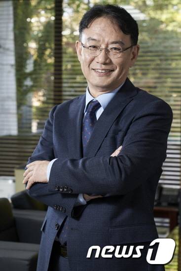 (경기=뉴스1) 진현권 기자 = 경기아트센터 이우종 사장은 올 한해 초심으로 돌아가 센터 시스템을 정비하고, 직원들이 신명나게 일할 수 있도록 여건을 만들겠다고 밝혔다.(경기아트센터 제공)© 뉴스1