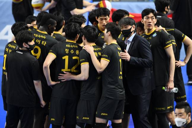 KB손해보험 선수단이 23일 현대캐피탈전에서 4연패를 탈출했다. 제공 | 한국배구연맹