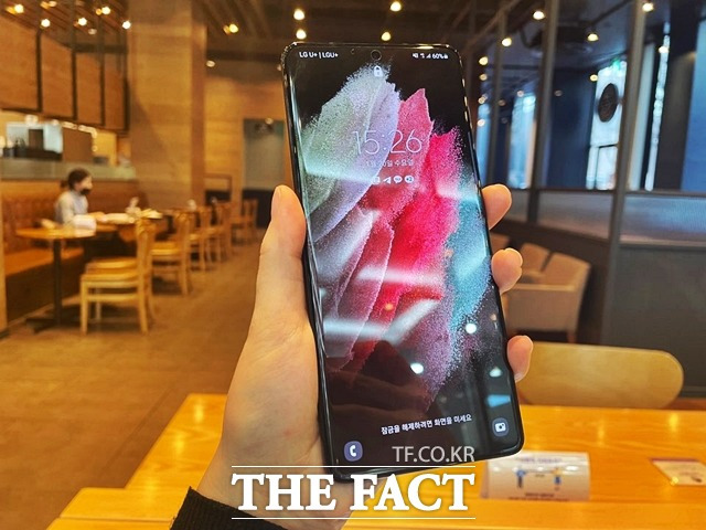 오는 29일 정식 출시되는 삼성전자의 상반기 전략 스마트폰 갤럭시S21울트라는 개선된 카메라 기능이 특장점으로 꼽힌다. /최수진 기자