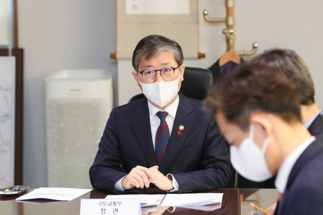 변창흠(사진) 국토교통부 장관이 5일 주택공급 관련 민간 핵심기관이 참여한 정책 간담회에서 발언하고 있다.