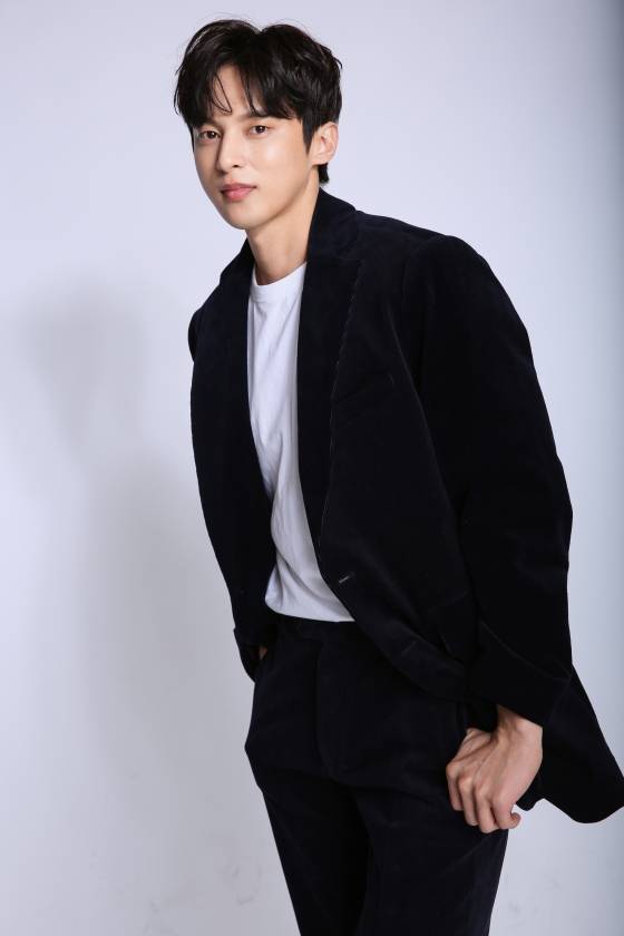 tvN 월화드라마 '낮과 밤'에서 문재웅 역을 맡은 배우 윤선우/사진제공=935엔터테인먼트