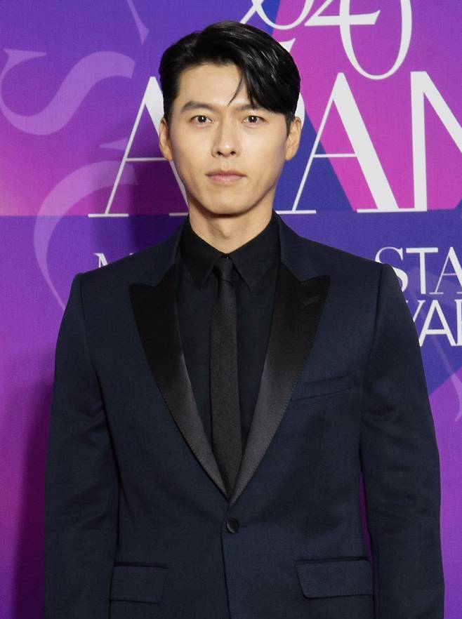 배우 현빈이 23일 오후 온라인으로 진행된 ‘제7회 2020 APAN STAR AWARDS’ 레드카펫 행사에 참석해 포즈를 취하고 있다 (사진=뉴스1/2020 APAN AWARDS 조직위원회)