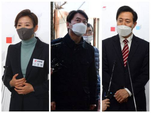 나경원(왼쪽) 전 의원과 오세훈(오른쪽) 전 서울시장이 24일 국민의힘 서울시장 보궐선거 후보자 면접장에서 신경전을 연출했다. 안철수(중앙) 국민의당 대표는 노후 아파트를 찾아 박 전 시장의 폐해를 부각했다.(사진=국회사진공동취재단)